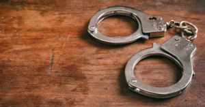 Pastor e preso por estrupro e por abuso de parentes por mais de 10 anos