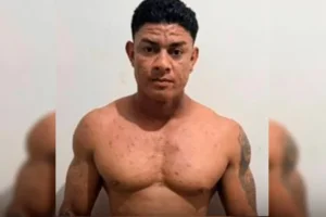 Personal espanca namorada após perseguila em sua moto