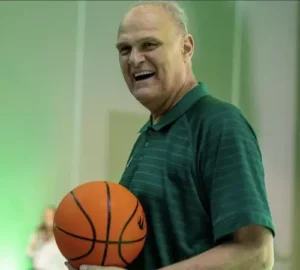 Adeus a Oscar Schmidt: o eterno “Mão Santa” do basquete brasileiro