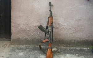 Em opereção na Gardenia Azul dois foram presos e com eles dois fuzis apreendidos