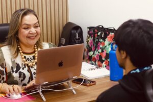 Convivência entre gerações no trabalho exige adaptação e pode impulsionar resultados nas empresas