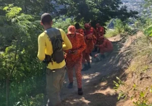 Resgate na Pedra Jesus Vem dura horas e envolve helicóptero para salvar vítimas
