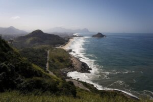 Parque da Prainha enfrenta degradação e preocupa frequentadores