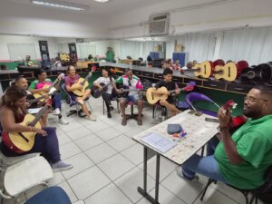 Oficinas Carnavalescas gratuitas na Estação Primeira de Mangueira encerram ciclo com mais de mil jovens beneficiados