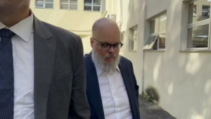 Ed Motta pode ser investigado por xenofobia após ofensas a garçom no Rio