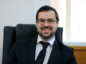 Burocracia digital e crédito fácil: André Naves alerta para o aumento da violência patrimonial contra idosos