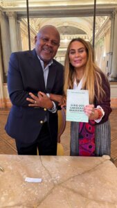 João Mendes apresenta livro em sessão de autógrafos na Câmara Municipal do Rio de Janeiro