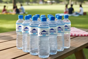 Bactéria resistente volta a preocupar após ser detectada em água mineral e produtos de limpeza