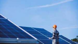 Brasil ultrapassa 4,3 milhões de sistemas de energia solar; 84% das instalações estão em residências
