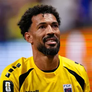 Conheca o goleiro de Cabo Verde que se tornou sensação no Brasil