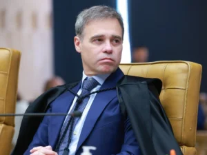 Pedido para investigar Lulinha no caso do INSS amplia tensão entre Polícia Federal e gabinete de André Mendonça