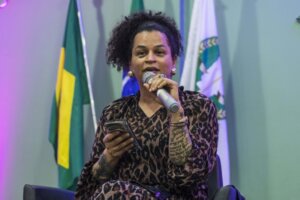 Neon Cunha,  referência na defesa dos direitos da população LGBTQIAPN+