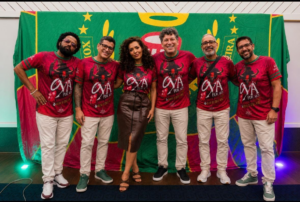Parceria de Xande de Pilares, Karinah, Gilson Bernini, Gustavo Clarão, Beto Savanna e Felipe Mussili se apresenta neste sábado (1), nas eliminatórias de samba-enredo da Mangueira 2027