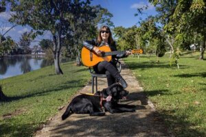 Kátia celebra 45 anos de carreira com o show “Romântica e Tal” no Teatro Rival Petrobras