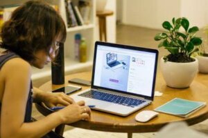 Centro universitário oferece 17 cursos online gratuitospara estudar nas férias de meio de ano