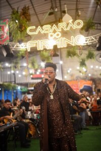 Nesta sexta-feira (28), acontece mais uma edição da Roda de Samba do Wander Pires no Casarão do Firmino, na Lapa