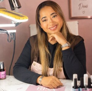 Conectando Histórias: Patrícia Bitencourt: da comunidade à missão de transformar vidas através da beleza