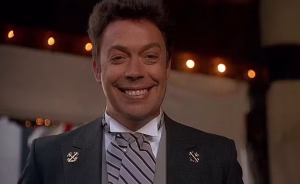 Tim Curry, de ‘Rocky Horror Picture Show’ e ‘Esqueceram de Mim 2’, morre aos 80 anos