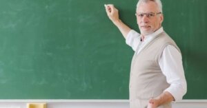 MEC oferece mais de 4 mil vagas gratuitas de mestrado para professores da rede pública