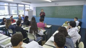 Educação pública avança em 20 anos