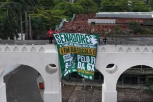Protesto na Lapa cobra fim da escala 6×1 antes de votacao no Senado