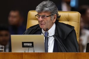 Fux determina acesso a investigações sigilosas sobre Bolsonaro e aliados no STF