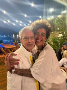 Após ato em Copacabana, Caetano Veloso recebe Talíria Petrone e artistas em encontro pela democracia