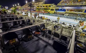 Alerj questiona regra que exige 6 pessoas juntas para retirar pulseira de frisa no Sambódromo