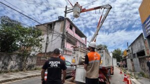 Light mobiliza 400 profissionais em operação contra furto de energia em Duque de Caxias