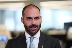 Moraes determina prisão de Eduardo Bolsonaro e início do cumprimento de pena de 4 anos e 2 meses
